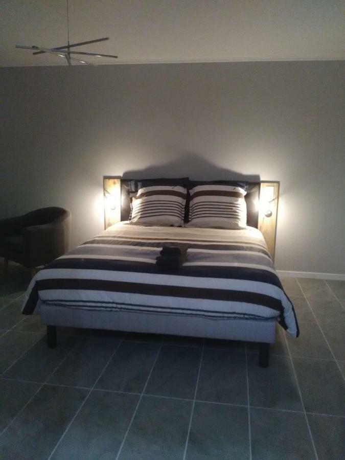 Au Pied Du Lariat Bed and Breakfast Léoville Buitenkant foto